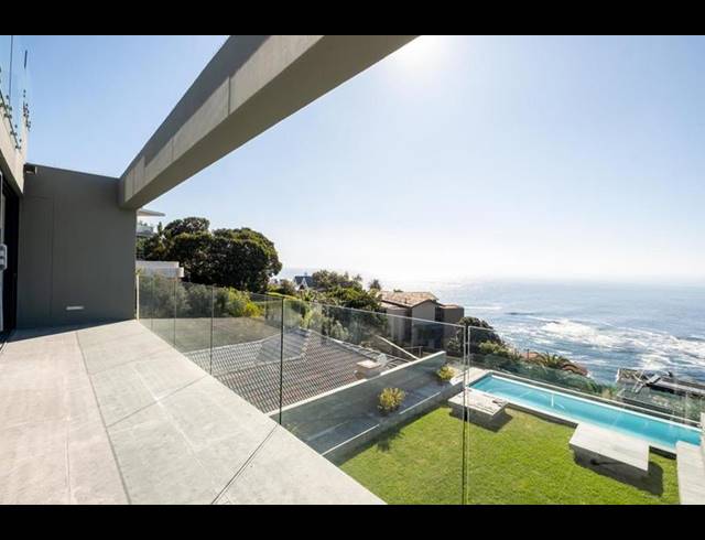 7 BEDROOM HOUSE FOR SALE IN BANTRY BAY